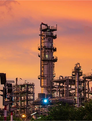 SOil and gas refinery plant equipped with Industrial IoT asset tracking and safety monitoring systems.