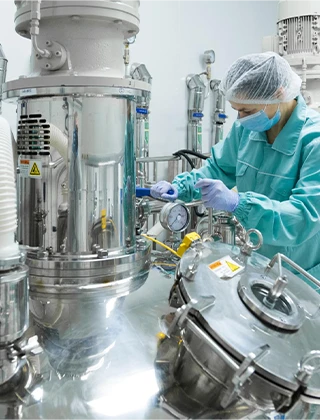 Cleanroom pharmaceutical manufacturing facility utilizing IoT sensors for precise process and equipment monitoring.